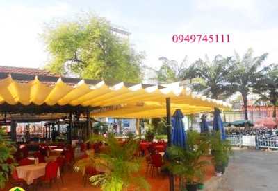 Mái bạt xếp di động che sân quán